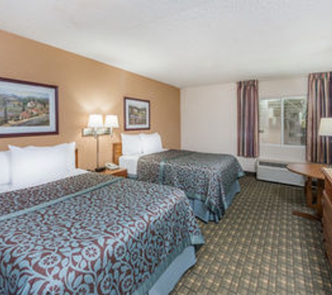 Days Inn - Kirksville, MO