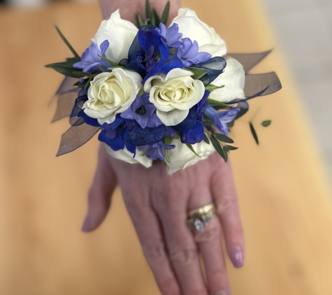 Westford Florist - Westford, MA. Prom Corsages by Westford Florist