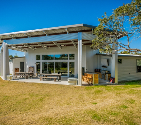 The Liney Moon - Dripping Springs, TX