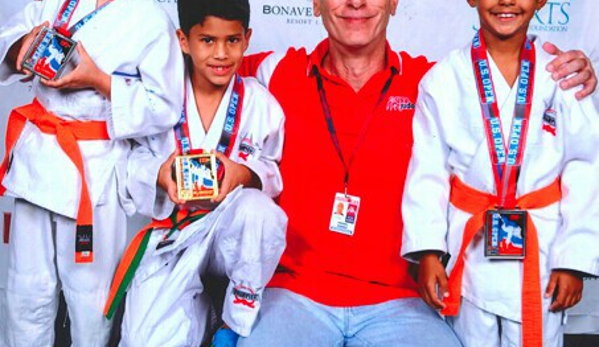 Champion Martial Arts USA - Miami, FL. Jr US Open Judo Champions
www.judo305.com