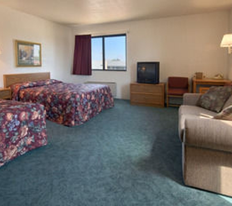 Super 8 by Wyndham Alexandria MN - Alexandria, MN