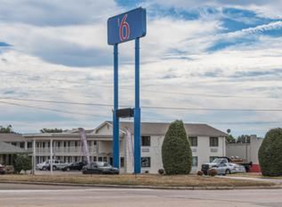 Motel 6 - Texarkana, AR