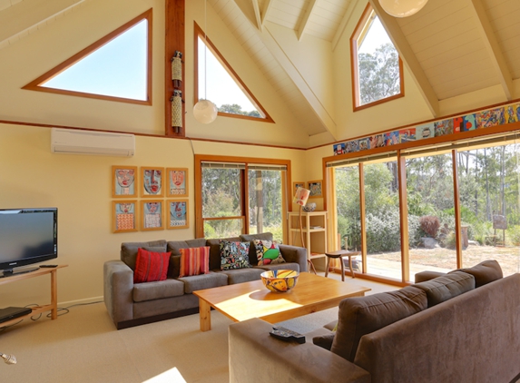 North Eastern Country Real Estate - Violet Town, VIC