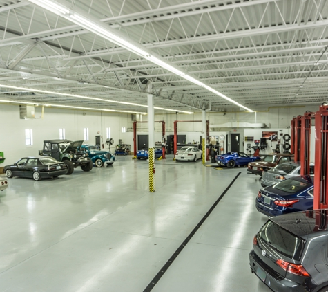 Zaks Auto - Hudson, NH. Shop Floor