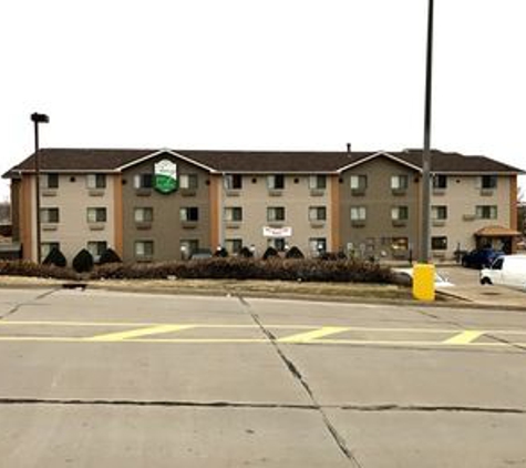 Quincy Inn & Suites - Quincy, IL