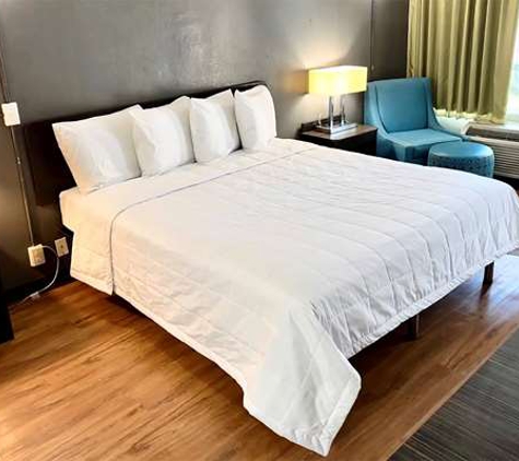 Travelodge by Wyndham Baton Rouge East - Baton Rouge, LA