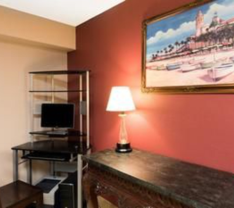 Super 8 by Wyndham Strongsville/Cleveland - Strongsville, OH