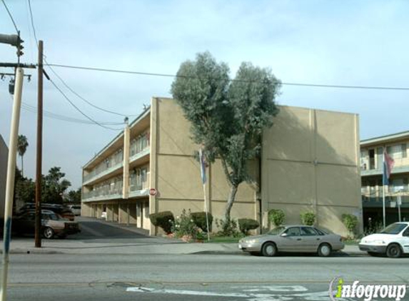 El Adobe Apartments - Pico Rivera, CA
