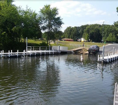 B & R Boatlift Services, Inc. - Walkerton, IN