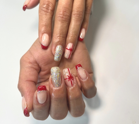 Angel's Nails and Beyond - Miami, FL. Gel manicure with christmas design