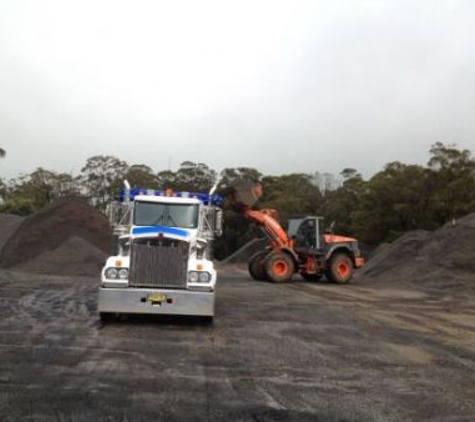 Sheridans Hard Rock Quarry - Hernani, NSW. Tip Truck