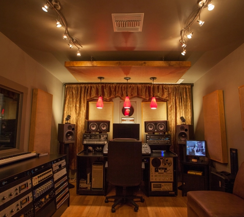 Aum Studio Productions - Bakersfield, CA