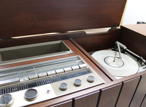 Vintage Turntable & Stereo - Blue Springs, MO. Kansas City Speaker Repair