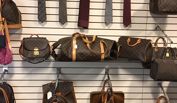 Mitzys Purses and More - Oklahoma City, OK. Travel bags and ties for the professionals