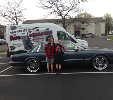 Brown's Locksmithing - Cleveland, OH. 2001 Jaguar "Vanden Plas XJ8"
Key made with the help of Mrs. Brown & my little buddy Andre!