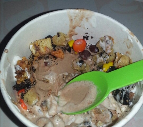 Yumz Gourmet Frozen Yogurt - Crystal Lake, IL