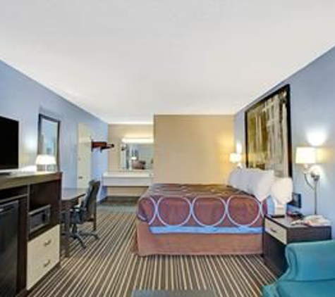 Super 8 by Wyndham Memphis/Dwtn/Graceland Area - Memphis, TN