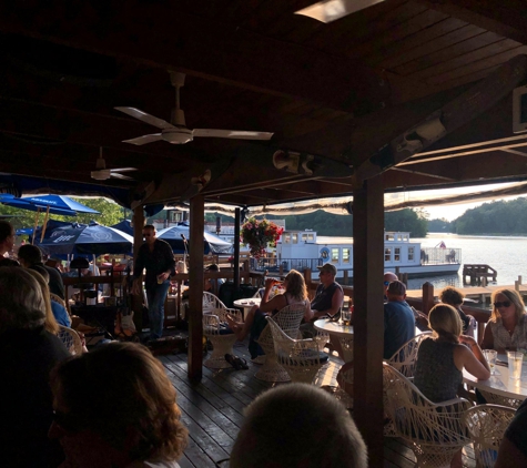 Clearwater Harbor Waterfront Restaurant & Bar - Waupaca, WI