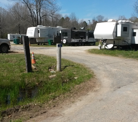 i440 rv park - North Little Rock, AR. small country enviroment...
