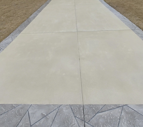 Rossi Decorative Concrete & Epoxy - Apison, TN. stone border with sprayed texture