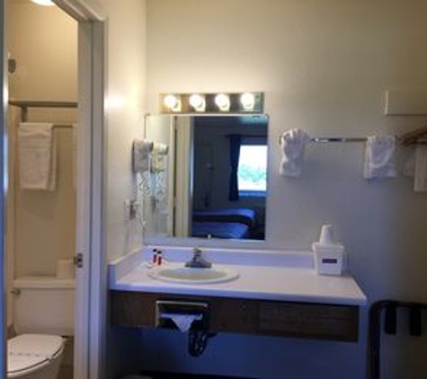 Travelodge by Wyndham Clearlake - Clearlake, CA