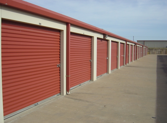 Check Plus Storage - Smithville, TX