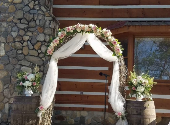 Dish GardenArT florist - Yadkinville, NC. Arbor decor/flowers