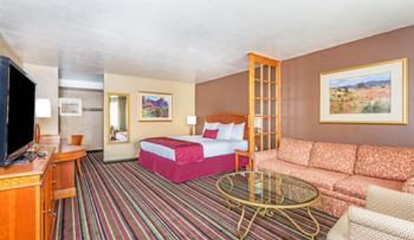 Days Inn & Suites by Wyndham Logan - Logan, UT