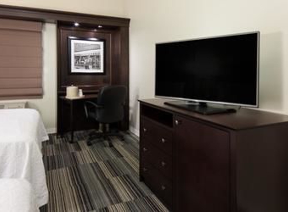 Hampton Inn-Omaha Downtown - Omaha, NE