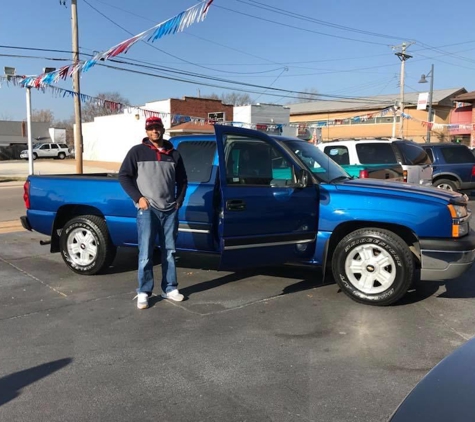 Jim's Auto Sales - Saint Clair, MO. 2004 Chevrolet Silverado. SOLD!