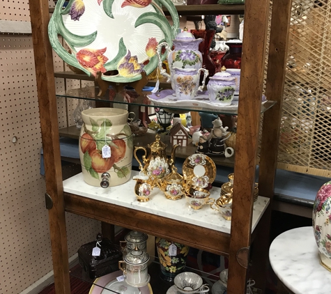 Apple Tree Antique Gallery - Bethany, OK. Multiple vintage Fitz & Floyd items, vintage chocolate pot sets, vintage Fragonard Courting Couple 22k Tea Set.