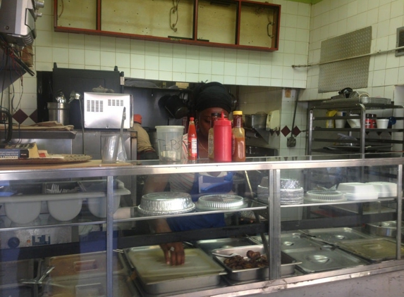 Hot Pot Under De Tree - New York, NY