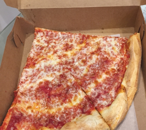 Vinnys New York Pizza - Atlanta, GA. Pizza by slice