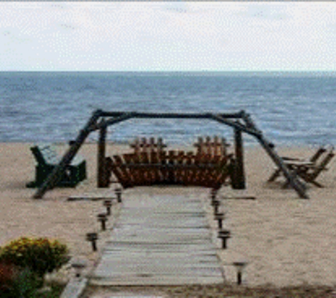 Young's Getaway Beachfront Resort - Tawas City, MI