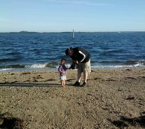 Venetian Shores Beach Hut - Lindenhurst, NY