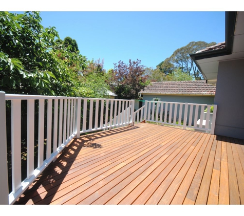 BWS Carpentry - Napoleon Reef, NSW. Merbau deck with painted timber handrail