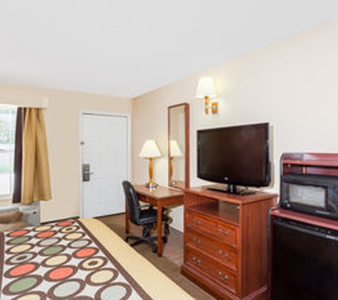 Super 8 by Wyndham Statesboro - Statesboro, GA