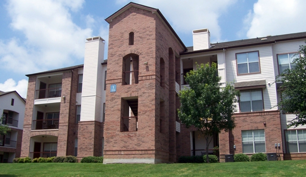 The Colonnade Apartment Homes - Grand Prairie, TX