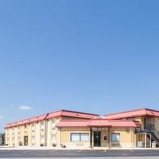 Super 8 by Wyndham Clinton - Clinton, OK