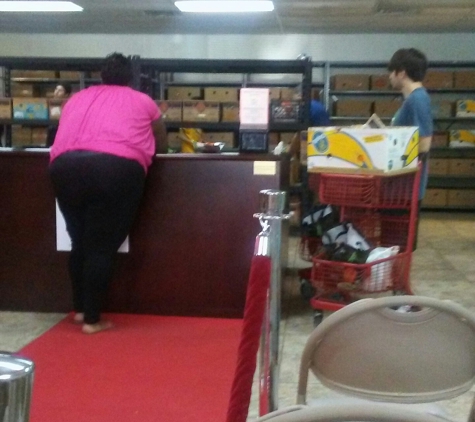 Minnie's Food Pantry - Plano, TX. Front counter