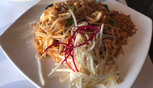 Bangkok Bay Thai Cuisine - Redwood City, CA