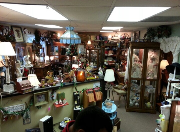 Sweet Memories Antiques - Brandon, FL