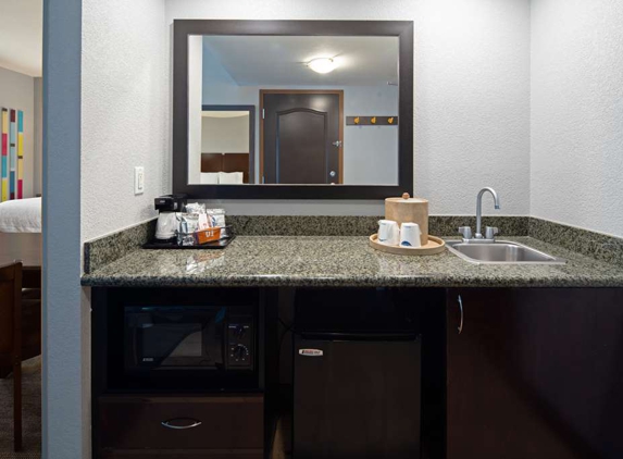 Hampton Inn & Suites Bakersfield/Hwy 58, CA - Bakersfield, CA