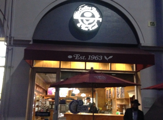 The Coffee Bean & Tea Leaf - Los Angeles, CA. Front of Coffee Bean