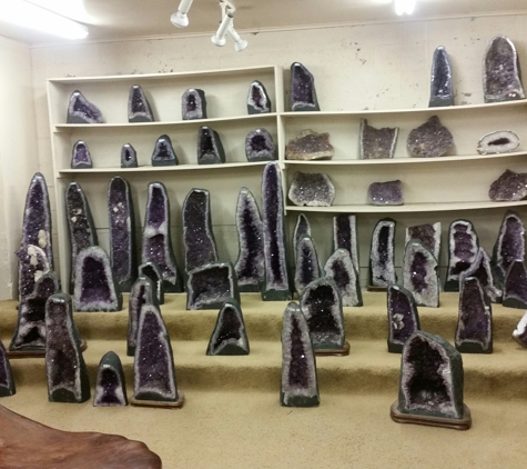 Consolidated Rock & Minerals Shop LLC - Vacaville, CA. The Amethyst Room