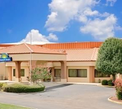 Days Inn - Columbus, MS