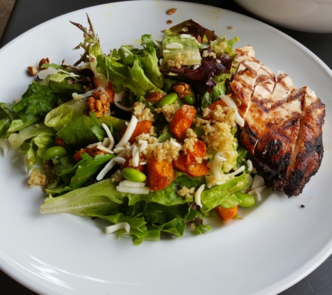 Marlow's Tavern - Cumming, GA. Tavern Salad with quinoa, edemame, roasted nuts, grilled chicken, and a sweet vinagerrete.