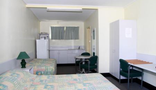 Golden Fountain Motel - Allenstown, QLD