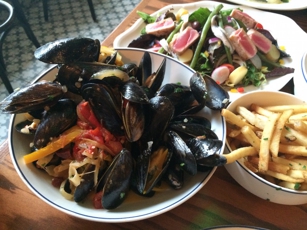 Mussels and French fries at Klyde
