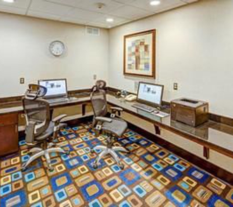 Hampton Inn & Suites Cleveland-Airport/Middleburg Heights - Middleburg Heights, OH